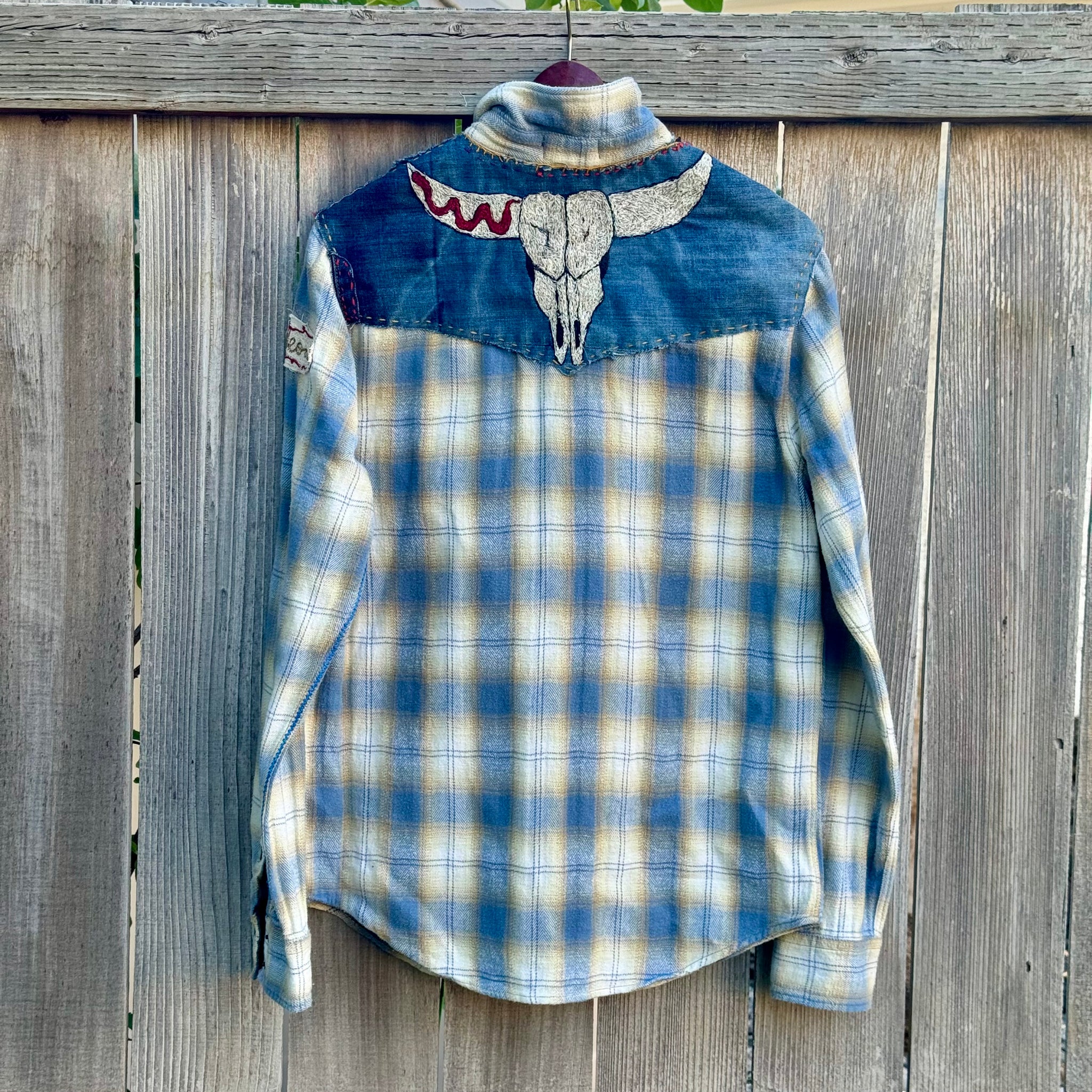 UPCYCLED SNAP FRONT LIGHT FLANNEL (medium)